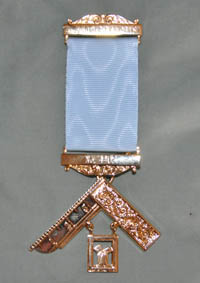 Craft Past Masters Breast Jewel - Gilt with Engraved Bars - Click Image to Close